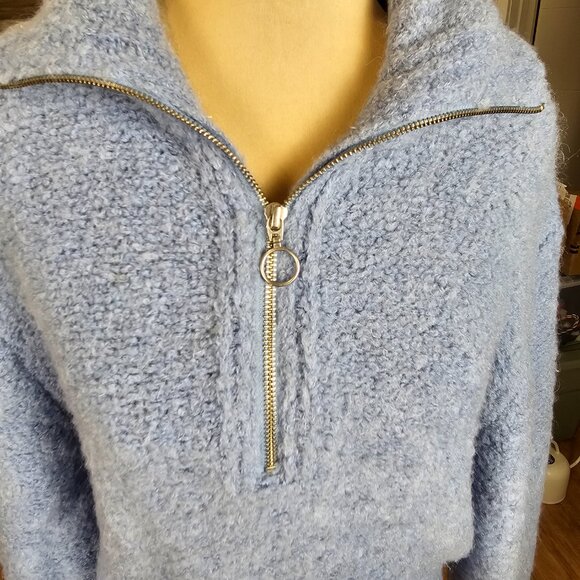Wilfred Aritzia Gwyneth Light Blue Cropped Fuzzy Half Zip Sweater Sz M - Picture 2 of 9